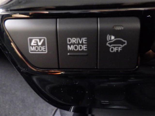 プリウス Ｓ　メモリーナビ　ミュージックプレイヤー接続可　バックカメラ　衝突被害軽減システム　ＥＴＣ　ＬＥＤヘッドランプ　盗難防止装置　アルミホイール　ＣＤ　スマートキー　オートクルーズコントロール　フル装備（14枚目）