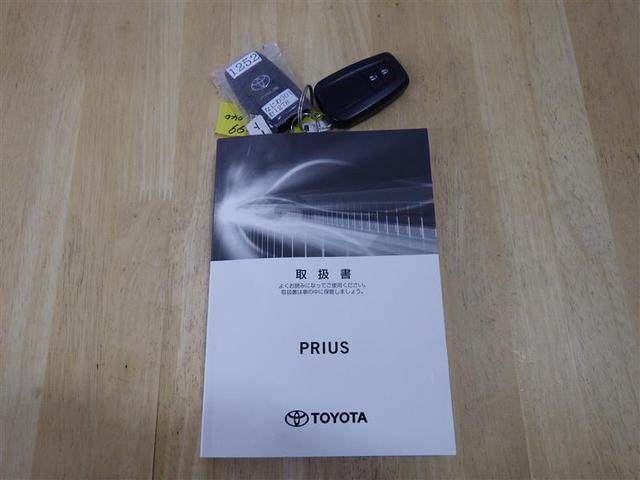 プリウス Ｓ　メモリーナビ　ミュージックプレイヤー接続可　バックカメラ　衝突被害軽減システム　ＥＴＣ　ＬＥＤヘッドランプ　盗難防止装置　アルミホイール　ＣＤ　スマートキー　オートクルーズコントロール　フル装備（27枚目）