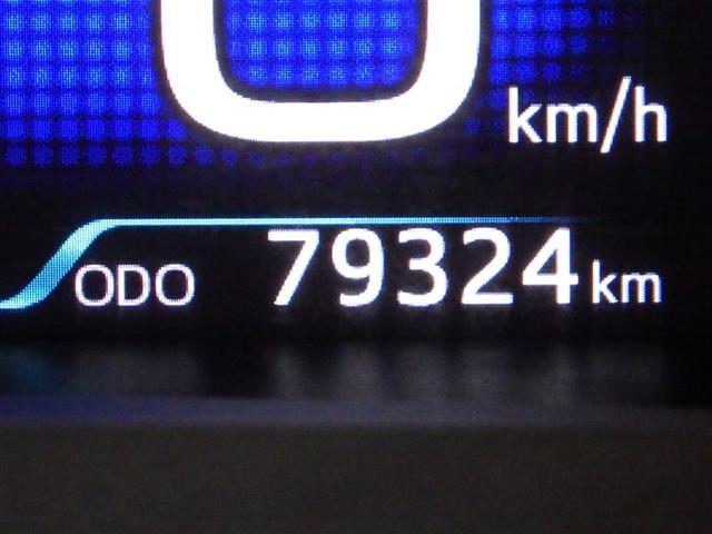 プリウス Sセーフティプラス フルセグ メモリーナビ DVD再生 バックカメラ 衝突被害軽減システム ETC LEDヘッドランプ ワンオーナー 盗難防止装置 アルミホイール CD スマートキー オートクルーズコントロール フル装備(7枚目)