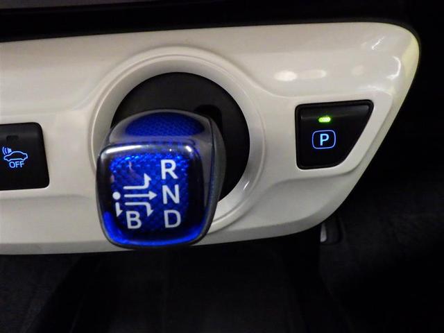 プリウス Sセーフティプラス フルセグ メモリーナビ DVD再生 バックカメラ 衝突被害軽減システム ETC LEDヘッドランプ ワンオーナー 盗難防止装置 アルミホイール CD スマートキー オートクルーズコントロール フル装備(12枚目)