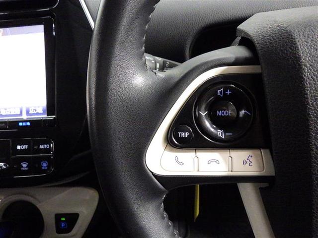 プリウス Sセーフティプラス フルセグ メモリーナビ DVD再生 バックカメラ 衝突被害軽減システム ETC LEDヘッドランプ ワンオーナー 盗難防止装置 アルミホイール CD スマートキー オートクルーズコントロール フル装備(14枚目)