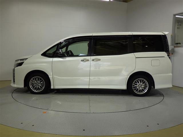 ヴォクシー ハイブリッドＺＳ　煌ＩＩＩ　フルセグ　メモリーナビ　ＤＶＤ再生　後席モニター　バックカメラ　衝突被害軽減システム　ＥＴＣ　両側電動スライド　ＬＥＤヘッドランプ　乗車定員７人　３列シート　ワンオーナー　フルエアロ　盗難防止装置（2枚目）