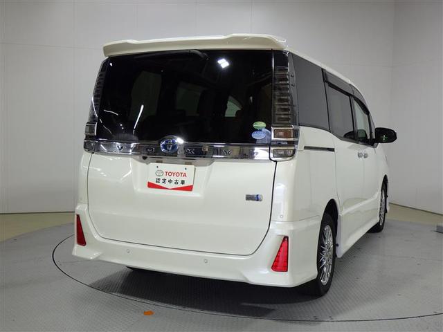 ヴォクシー ハイブリッドＺＳ　煌ＩＩＩ　フルセグ　メモリーナビ　ＤＶＤ再生　後席モニター　バックカメラ　衝突被害軽減システム　ＥＴＣ　両側電動スライド　ＬＥＤヘッドランプ　乗車定員７人　３列シート　ワンオーナー　フルエアロ　盗難防止装置（3枚目）