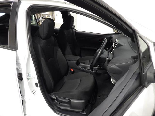 プリウス ＳセーフティプラスＩＩ　メモリーナビ　バックカメラ　衝突被害軽減システム　ＥＴＣ　ＬＥＤヘッドランプ　盗難防止装置　アルミホイール　ＣＤ　スマートキー　オートクルーズコントロール　フル装備　エアバッグ　横滑り防止機能（21枚目）