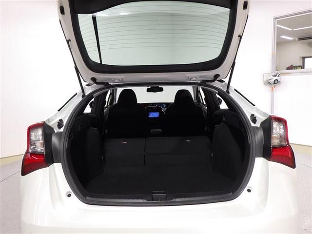 プリウス ＳセーフティプラスＩＩ　メモリーナビ　バックカメラ　衝突被害軽減システム　ＥＴＣ　ＬＥＤヘッドランプ　盗難防止装置　アルミホイール　ＣＤ　スマートキー　オートクルーズコントロール　フル装備　エアバッグ　横滑り防止機能（24枚目）