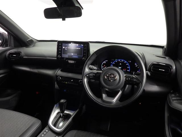 ヤリスクロス ハイブリッドＺ　ミュージックプレイヤー接続可　バックカメラ　衝突被害軽減システム　ＥＴＣ　ＬＥＤヘッドランプ　ワンオーナー　盗難防止装置　アルミホイール　電動シート　スマートキー　オートクルーズコントロール　フル装備（5枚目）