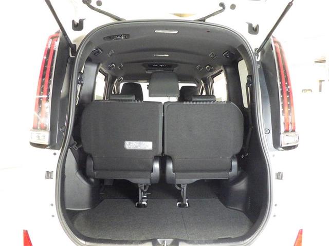 ノア ＳＩ　フルセグ　メモリーナビ　ＤＶＤ再生　後席モニター　バックカメラ　衝突被害軽減システム　ＥＴＣ　両側電動スライド　ＬＥＤヘッドランプ　乗車定員７人　３列シート　ワンオーナー　フルエアロ　盗難防止装置（30枚目）