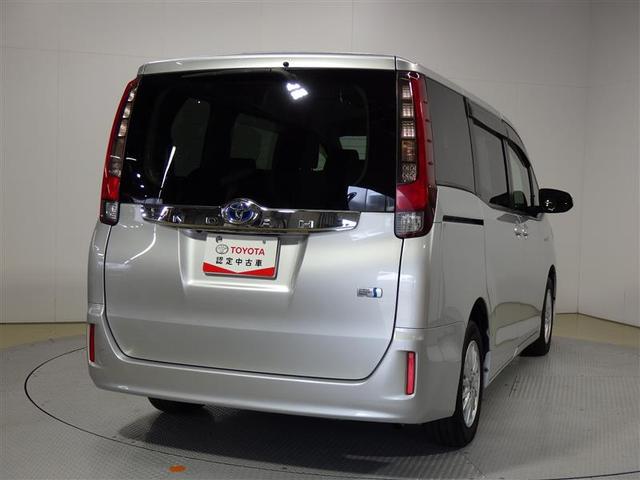 ノア ハイブリッドＸ　ワンセグ　メモリーナビ　バックカメラ　ＥＴＣ　電動スライドドア　ＬＥＤヘッドランプ　乗車定員７人　３列シート　ワンオーナー　盗難防止装置　アルミホイール　ＣＤ　スマートキー　フル装備　エアバッグ（3枚目）