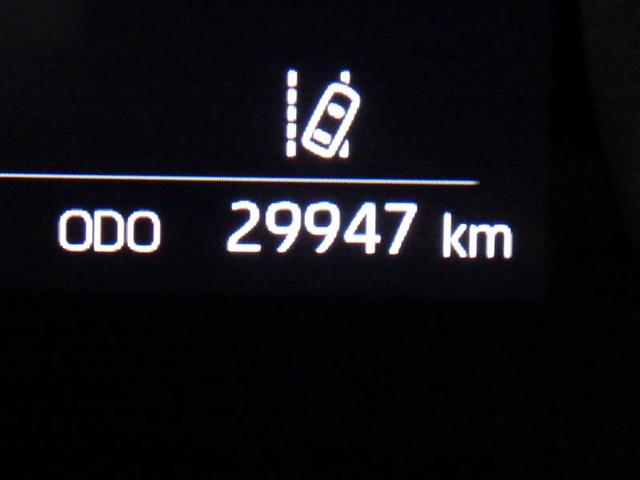 ヤリス ハイブリッドＺ　フルセグ　メモリーナビ　ミュージックプレイヤー接続可　バックカメラ　衝突被害軽減システム　ＬＥＤヘッドランプ　ワンオーナー　盗難防止装置　スマートキー　オートクルーズコントロール　フル装備　エアバッグ（7枚目）