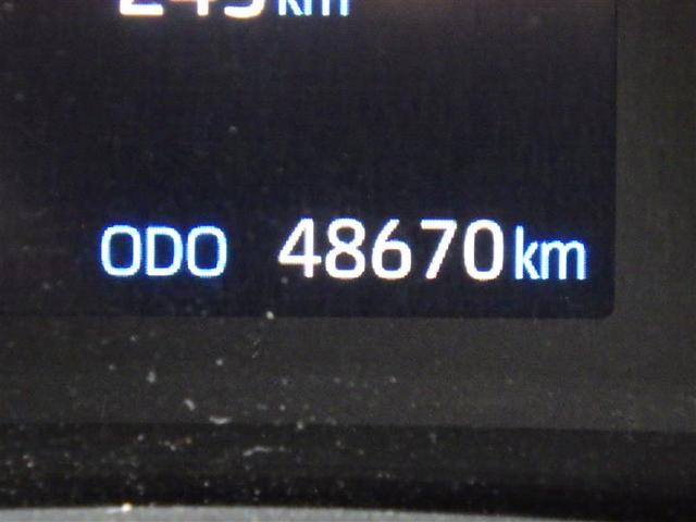 ノア Ｘ　衝突被害軽減システム　両側電動スライド　ＬＥＤヘッドランプ　ウオークスルー　乗車定員８人　３列シート　ワンオーナー　盗難防止装置　スマートキー　オートクルーズコントロール　フル装備　エアバッグ（6枚目）