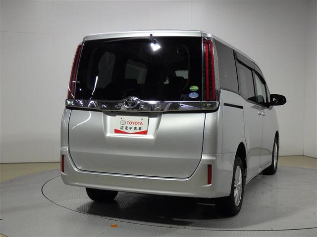 ノア Ｘ　４ＷＤ　フルセグ　メモリーナビ　ＤＶＤ再生　後席モニター　バックカメラ　衝突被害軽減システム　ＥＴＣ　両側電動スライド　ＬＥＤヘッドランプ　ウオークスルー　乗車定員７人　３列シート　ワンオーナー　ＣＤ（3枚目）