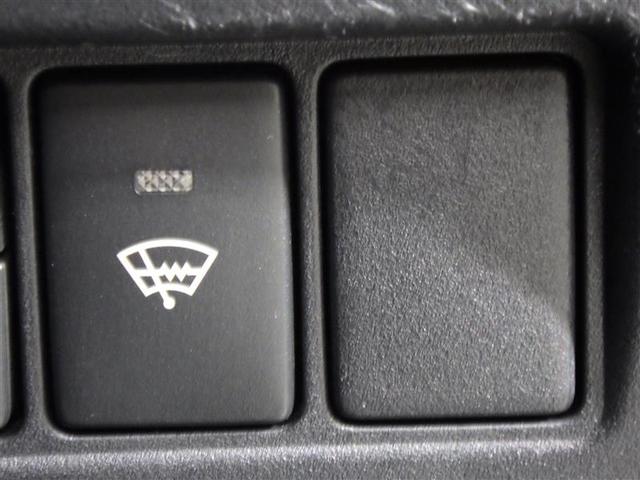 ノア Ｘ　４ＷＤ　フルセグ　メモリーナビ　ＤＶＤ再生　後席モニター　バックカメラ　衝突被害軽減システム　ＥＴＣ　両側電動スライド　ＬＥＤヘッドランプ　ウオークスルー　乗車定員７人　３列シート　ワンオーナー　ＣＤ（20枚目）