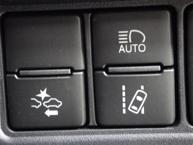 ノア Ｘ　４ＷＤ　フルセグ　メモリーナビ　ＤＶＤ再生　後席モニター　バックカメラ　衝突被害軽減システム　ＥＴＣ　両側電動スライド　ＬＥＤヘッドランプ　ウオークスルー　乗車定員７人　３列シート　ワンオーナー　ＣＤ（21枚目）