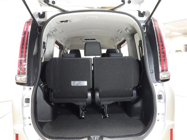 ノア Ｘ　４ＷＤ　フルセグ　メモリーナビ　ＤＶＤ再生　後席モニター　バックカメラ　衝突被害軽減システム　ＥＴＣ　両側電動スライド　ＬＥＤヘッドランプ　ウオークスルー　乗車定員７人　３列シート　ワンオーナー　ＣＤ（29枚目）