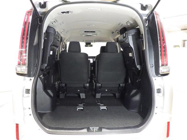 ノア Ｘ　４ＷＤ　フルセグ　メモリーナビ　ＤＶＤ再生　後席モニター　バックカメラ　衝突被害軽減システム　ＥＴＣ　両側電動スライド　ＬＥＤヘッドランプ　ウオークスルー　乗車定員７人　３列シート　ワンオーナー　ＣＤ（30枚目）