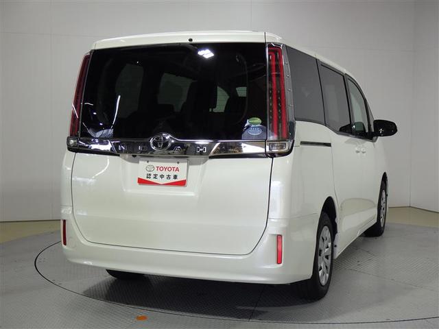 ノア Ｘ　フルセグ　メモリーナビ　ＤＶＤ再生　バックカメラ　衝突被害軽減システム　ＥＴＣ　電動スライドドア　ＬＥＤヘッドランプ　ウオークスルー　乗車定員８人　３列シート　アイドリングストップ　ＣＤ　フル装備（3枚目）