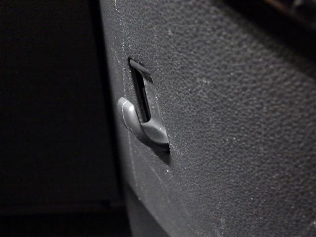 シフォン カスタムＲ　スマートアシスト　フルセグ　メモリーナビ　ＤＶＤ再生　バックカメラ　衝突被害軽減システム　ＥＴＣ　電動スライドドア　ＬＥＤヘッドランプ　フルエアロ　アイドリングストップ　盗難防止装置　アルミホイール　ベンチシート　ＣＤ（14枚目）