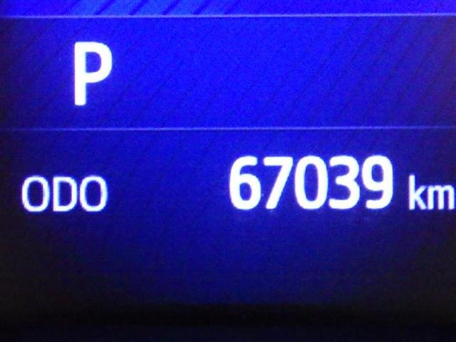 Ｃ－ＨＲ Ｓ　ＬＥＤパッケージ　フルセグ　メモリーナビ　ＤＶＤ再生　バックカメラ　衝突被害軽減システム　ＥＴＣ　ＬＥＤヘッドランプ　盗難防止装置　アルミホイール　ＣＤ　スマートキー　オートクルーズコントロール　フル装備　エアバッグ（7枚目）