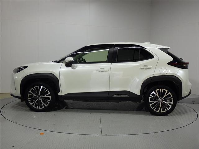 ヤリスクロス ハイブリッドＺ　フルセグ　メモリーナビ　ミュージックプレイヤー接続可　バックカメラ　衝突被害軽減システム　ＥＴＣ　ＬＥＤヘッドランプ　ワンオーナー　盗難防止装置　アルミホイール　電動シート　スマートキー　フル装備（2枚目）