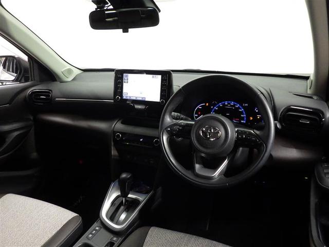 ヤリスクロス ハイブリッドＺ　フルセグ　メモリーナビ　ミュージックプレイヤー接続可　バックカメラ　衝突被害軽減システム　ＥＴＣ　ＬＥＤヘッドランプ　ワンオーナー　盗難防止装置　アルミホイール　電動シート　スマートキー　フル装備（5枚目）