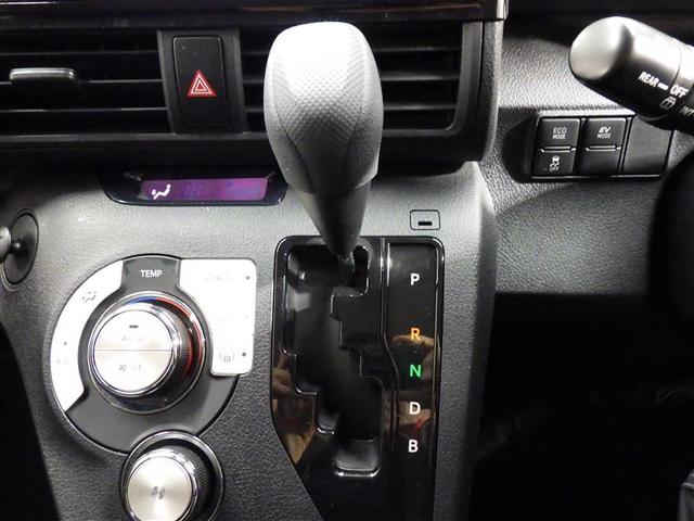 シエンタ ハイブリッド　ファンベースＸ　フルセグ　メモリーナビ　ＤＶＤ再生　バックカメラ　衝突被害軽減システム　ＥＴＣ　電動スライドドア　ウオークスルー　ワンオーナー　盗難防止装置　ＣＤ　スマートキー　フル装備　エアバッグ　横滑り防止機能（13枚目）