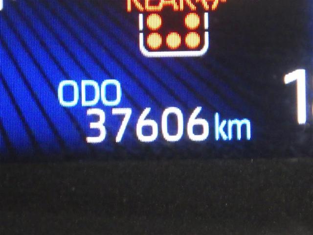 ヴォクシー ハイブリッドＳ－Ｚ　フルセグ　メモリーナビ　ＤＶＤ再生　ミュージックプレイヤー接続可　バックカメラ　衝突被害軽減システム　ＥＴＣ　ドラレコ　両側電動スライド　ＬＥＤヘッドランプ　乗車定員７人　３列シート　ワンオーナー（7枚目）