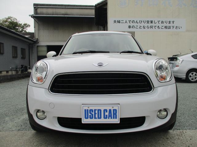ＭＩＮＩ ワン　クロスオーバー　ミニのＳＵＶグレード　異臭無し　九州使用車下回り錆びなく安心　ガラスコーティング処理済　ステアリングカバーはシートカバーと同色です。（3枚目）