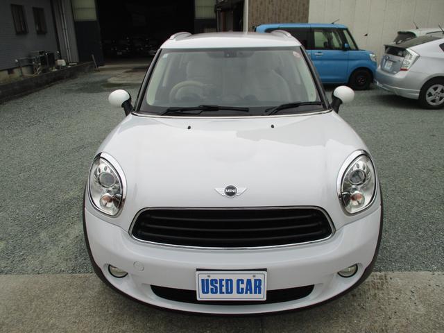 ＭＩＮＩ ワン　クロスオーバー　ミニのＳＵＶグレード　異臭無し　九州使用車下回り錆びなく安心　ガラスコーティング処理済　ステアリングカバーはシートカバーと同色です。（4枚目）