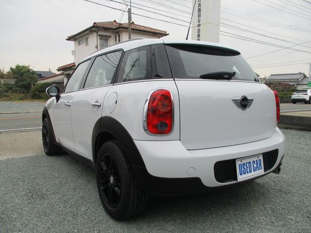 ＭＩＮＩ ワン　クロスオーバー　ミニのＳＵＶグレード　異臭無し　九州使用車下回り錆びなく安心　ガラスコーティング処理済　ステアリングカバーはシートカバーと同色です。（9枚目）