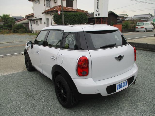 ＭＩＮＩ ワン　クロスオーバー　ミニのＳＵＶグレード　異臭無し　九州使用車下回り錆びなく安心　ガラスコーティング処理済　ステアリングカバーはシートカバーと同色です。（10枚目）