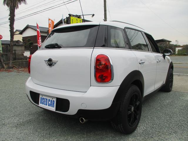 ＭＩＮＩ ワン　クロスオーバー　ミニのＳＵＶグレード　異臭無し　九州使用車下回り錆びなく安心　ガラスコーティング処理済　ステアリングカバーはシートカバーと同色です。（13枚目）