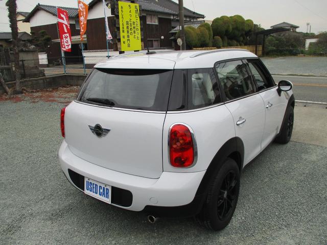 ＭＩＮＩ ワン　クロスオーバー　ミニのＳＵＶグレード　異臭無し　九州使用車下回り錆びなく安心　ガラスコーティング処理済　ステアリングカバーはシートカバーと同色です。（14枚目）