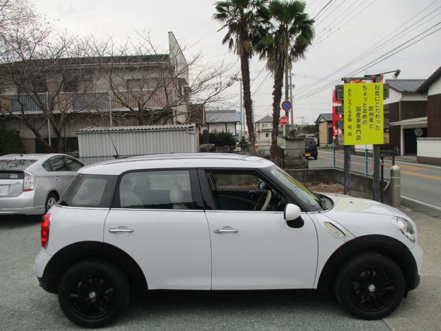 ＭＩＮＩ ワン　クロスオーバー　ミニのＳＵＶグレード　異臭無し　九州使用車下回り錆びなく安心　ガラスコーティング処理済　ステアリングカバーはシートカバーと同色です。（16枚目）
