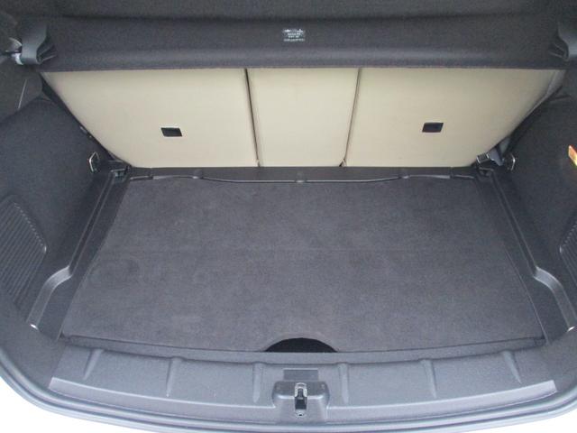 ＭＩＮＩ ワン　クロスオーバー　ミニのＳＵＶグレード　異臭無し　九州使用車下回り錆びなく安心　ガラスコーティング処理済　ステアリングカバーはシートカバーと同色です。（18枚目）