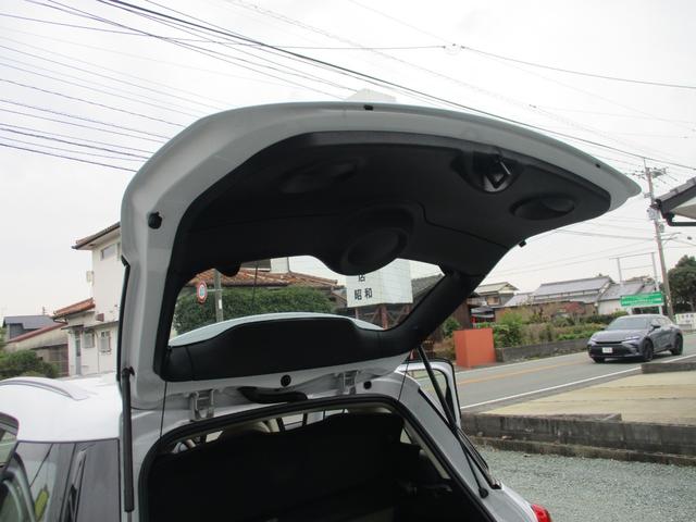 ＭＩＮＩ ワン　クロスオーバー　ミニのＳＵＶグレード　異臭無し　九州使用車下回り錆びなく安心　ガラスコーティング処理済　ステアリングカバーはシートカバーと同色です。（19枚目）