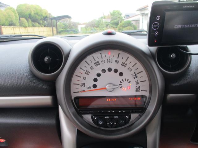 ＭＩＮＩ ワン　クロスオーバー　ミニのＳＵＶグレード　異臭無し　九州使用車下回り錆びなく安心　ガラスコーティング処理済　ステアリングカバーはシートカバーと同色です。（26枚目）