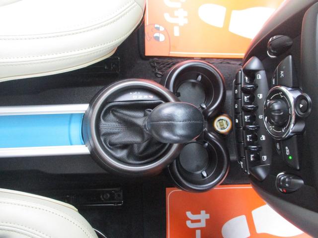 ＭＩＮＩ ワン　クロスオーバー　ミニのＳＵＶグレード　異臭無し　九州使用車下回り錆びなく安心　ガラスコーティング処理済　ステアリングカバーはシートカバーと同色です。（30枚目）