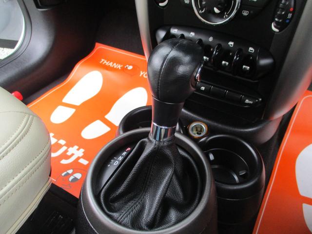 ＭＩＮＩ ワン　クロスオーバー　ミニのＳＵＶグレード　異臭無し　九州使用車下回り錆びなく安心　ガラスコーティング処理済　ステアリングカバーはシートカバーと同色です。（31枚目）