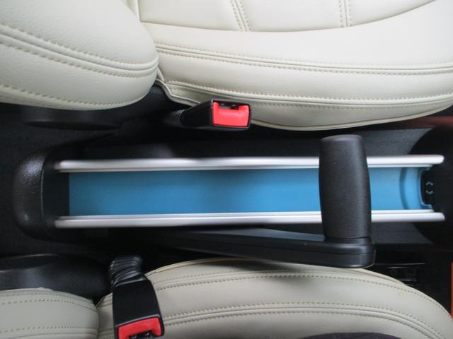 ＭＩＮＩ ワン　クロスオーバー　ミニのＳＵＶグレード　異臭無し　九州使用車下回り錆びなく安心　ガラスコーティング処理済　ステアリングカバーはシートカバーと同色です。（32枚目）