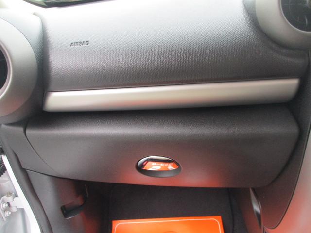 ＭＩＮＩ ワン　クロスオーバー　ミニのＳＵＶグレード　異臭無し　九州使用車下回り錆びなく安心　ガラスコーティング処理済　ステアリングカバーはシートカバーと同色です。（39枚目）