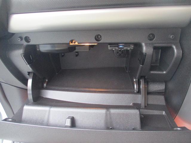 ＭＩＮＩ ワン　クロスオーバー　ミニのＳＵＶグレード　異臭無し　九州使用車下回り錆びなく安心　ガラスコーティング処理済　ステアリングカバーはシートカバーと同色です。（40枚目）