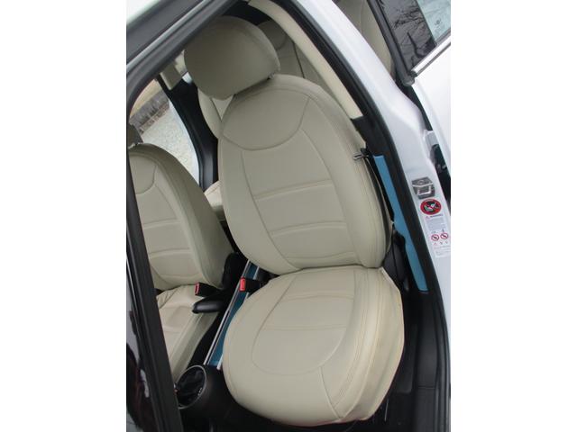 ＭＩＮＩ ワン　クロスオーバー　ミニのＳＵＶグレード　異臭無し　九州使用車下回り錆びなく安心　ガラスコーティング処理済　ステアリングカバーはシートカバーと同色です。（43枚目）