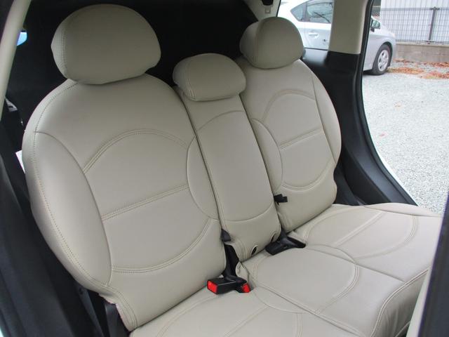 ＭＩＮＩ ワン　クロスオーバー　ミニのＳＵＶグレード　異臭無し　九州使用車下回り錆びなく安心　ガラスコーティング処理済　ステアリングカバーはシートカバーと同色です。（45枚目）