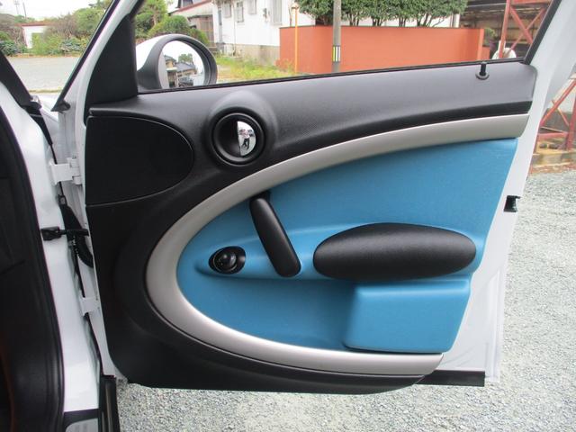 ＭＩＮＩ ワン　クロスオーバー　ミニのＳＵＶグレード　異臭無し　九州使用車下回り錆びなく安心　ガラスコーティング処理済　ステアリングカバーはシートカバーと同色です。（47枚目）