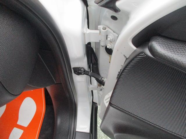 ＭＩＮＩ ワン　クロスオーバー　ミニのＳＵＶグレード　異臭無し　九州使用車下回り錆びなく安心　ガラスコーティング処理済　ステアリングカバーはシートカバーと同色です。（48枚目）