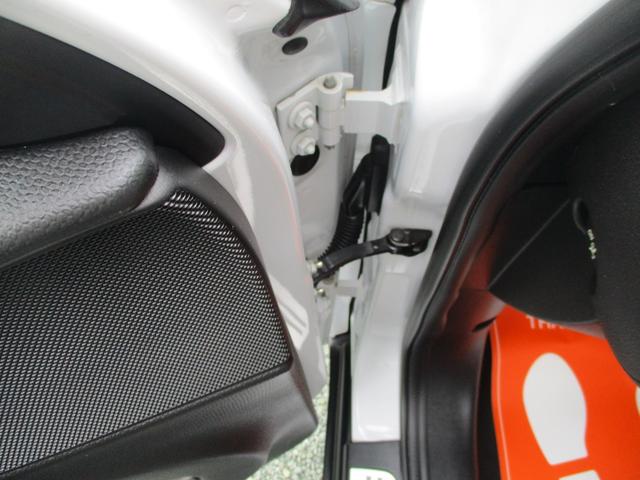 ＭＩＮＩ ワン　クロスオーバー　ミニのＳＵＶグレード　異臭無し　九州使用車下回り錆びなく安心　ガラスコーティング処理済　ステアリングカバーはシートカバーと同色です。（50枚目）