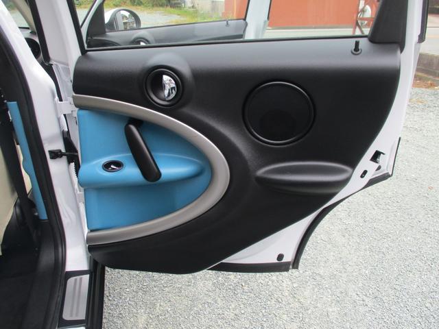 ＭＩＮＩ ワン　クロスオーバー　ミニのＳＵＶグレード　異臭無し　九州使用車下回り錆びなく安心　ガラスコーティング処理済　ステアリングカバーはシートカバーと同色です。（51枚目）