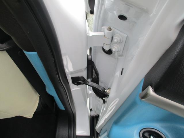 ＭＩＮＩ ワン　クロスオーバー　ミニのＳＵＶグレード　異臭無し　九州使用車下回り錆びなく安心　ガラスコーティング処理済　ステアリングカバーはシートカバーと同色です。（52枚目）