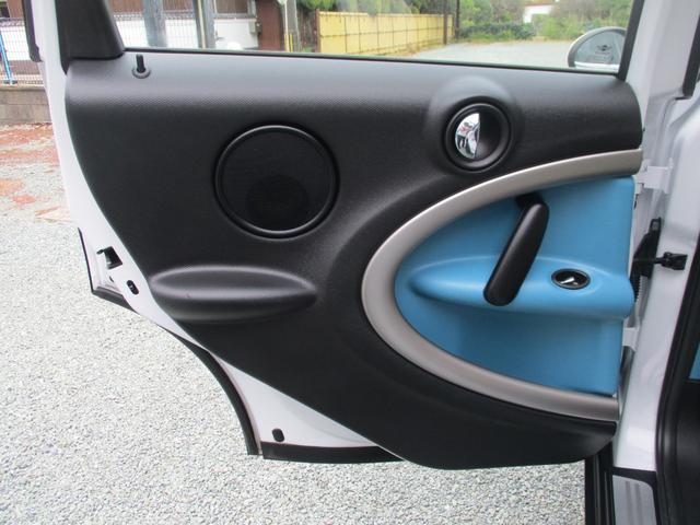 ＭＩＮＩ ワン　クロスオーバー　ミニのＳＵＶグレード　異臭無し　九州使用車下回り錆びなく安心　ガラスコーティング処理済　ステアリングカバーはシートカバーと同色です。（53枚目）