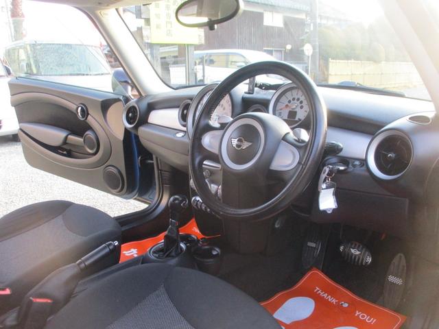 MINI ワン 自動車税 安い1400cc ボディ全磨き後 ガラスコーティング施工済 ルームクリーニング済 異臭無し エンジンオイル エレメント ブレーキフルード全交換渡し(21枚目)